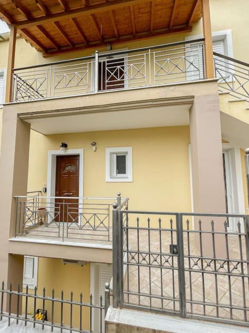 Afroditi'S Apartment Superb View Gythio Exterior photo