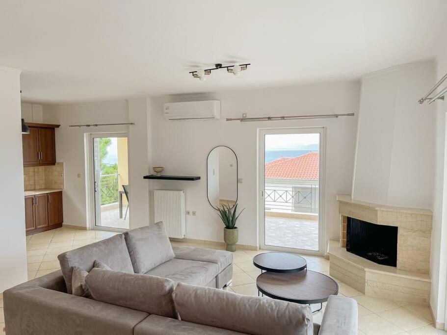 Afroditi'S Apartment Superb View Gythio Exterior photo